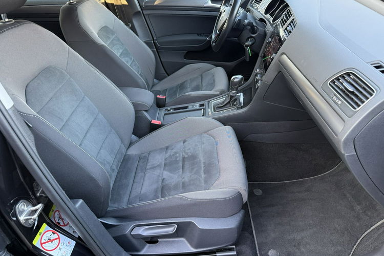 Volkswagen Golf Automat DSG. 2018/19r. Alcantara . Navigacja. Masaże. Radar. Asystent. zdjęcie 32