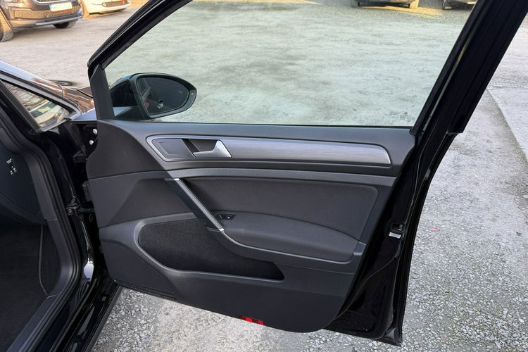 Volkswagen Golf Automat DSG. 2018/19r. Alcantara . Navigacja. Masaże. Radar. Asystent. zdjęcie 33