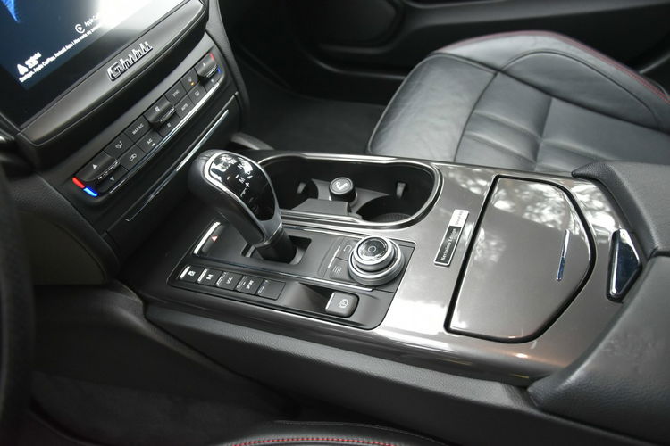 Maserati Ghibli Nerissimo edition 3.0V6 350KM 2017r. lift BEZWYPADKOWY idealny zdjęcie 10