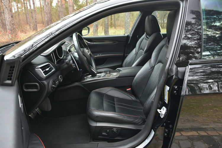 Maserati Ghibli Nerissimo edition 3.0V6 350KM 2017r. lift BEZWYPADKOWY idealny zdjęcie 15