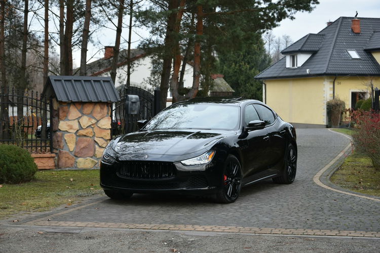Maserati Ghibli Nerissimo edition 3.0V6 350KM 2017r. lift BEZWYPADKOWY idealny zdjęcie 19
