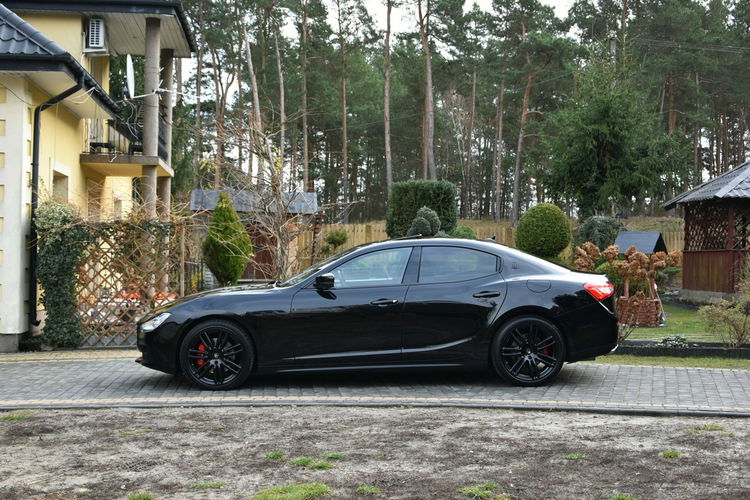 Maserati Ghibli Nerissimo edition 3.0V6 350KM 2017r. lift BEZWYPADKOWY idealny zdjęcie 2