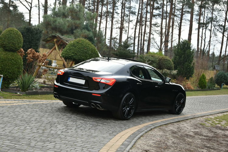 Maserati Ghibli Nerissimo edition 3.0V6 350KM 2017r. lift BEZWYPADKOWY idealny zdjęcie 22