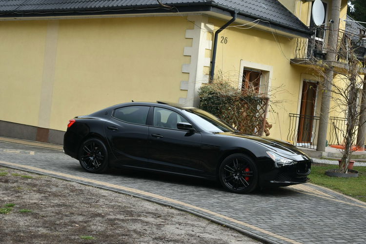 Maserati Ghibli Nerissimo edition 3.0V6 350KM 2017r. lift BEZWYPADKOWY idealny zdjęcie 25