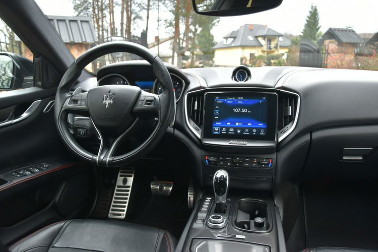 Maserati Ghibli Nerissimo edition 3.0V6 350KM 2017r. lift BEZWYPADKOWY idealny zdjęcie 8