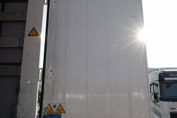 Schmitz -CARGOBULL / FIRANKA / JOLODA / TRAILERLODA /  VARIOS / 385/55 R22, 5 /  DACH PODNOSZONY  zdjęcie 14