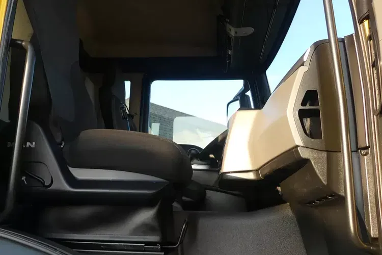 TGS 41.470 / 8x8 / WYWROTKA KH-KIPPER / MANUAL / NISKI PRZEBIEG / zdjęcie 24