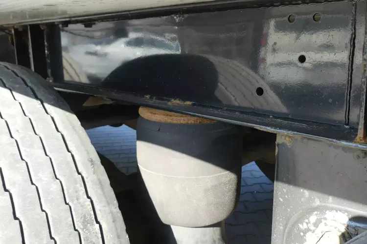 Krone CHŁODNIA / OŚ PODNOSZONA / SAF / zdjęcie 15