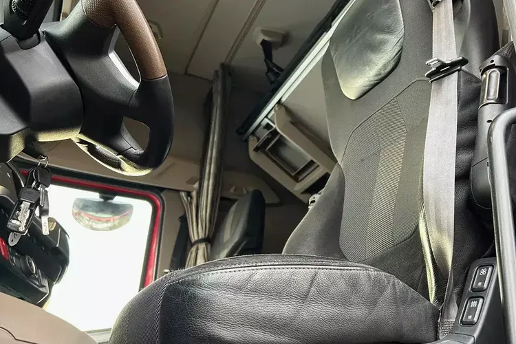 DAF XG+ 530 / ZF INTARDER / KLIMA POST. / FULL LED / WENTYLOWANY FOTEL zdjęcie 28