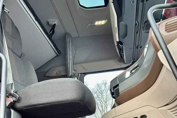 DAF XG+ 530 / ZF INTARDER / KLIMA POST. / FULL LED / WENTYLOWANY FOTEL zdjęcie 30