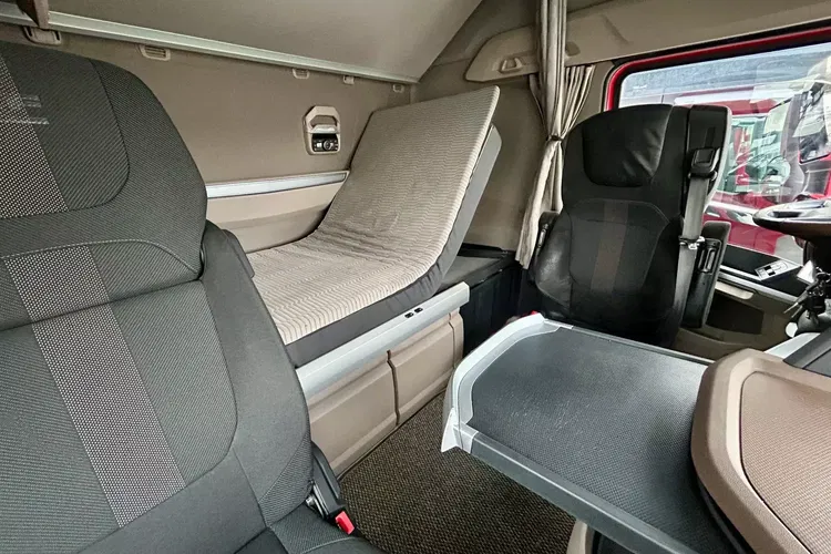 DAF XG+ 530 / ZF INTARDER / KLIMA POST. / FULL LED / WENTYLOWANY FOTEL zdjęcie 35