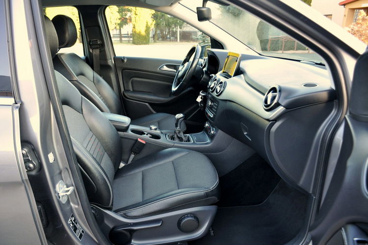Mercedes B 180 1.5CDI(109KM)*Avantgarde*Duża Navi*Skóry*2xParktronik*I Wł*Alu18"ASO zdjęcie 17