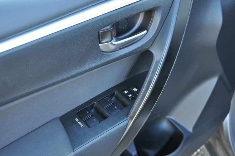 Toyota Corolla 1.6B 132KM Manual Kamera cofania Nawigacja CZujniki SalonPL zdjęcie 10