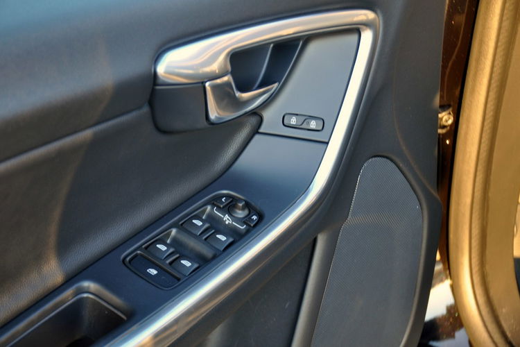 Volvo S60 2.0d(190KM) Cross Country RadarACC Virtual Led Xenon Navi Kamera Skóry zdjęcie 38