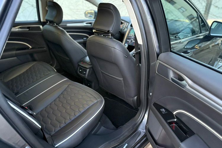 Ford Mondeo Vignale 2.0 benzyna 241 KM Europa zdjęcie 10
