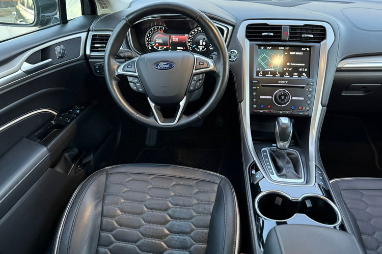 Ford Mondeo Vignale 2.0 benzyna 241 KM Europa zdjęcie 17