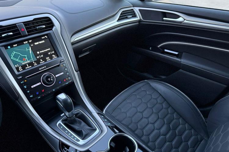 Ford Mondeo Vignale 2.0 benzyna 241 KM Europa zdjęcie 18
