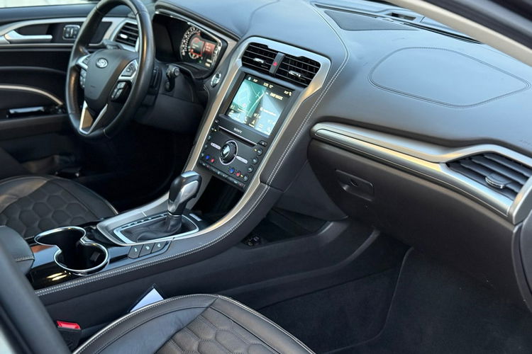 Ford Mondeo Vignale 2.0 benzyna 241 KM Europa zdjęcie 19