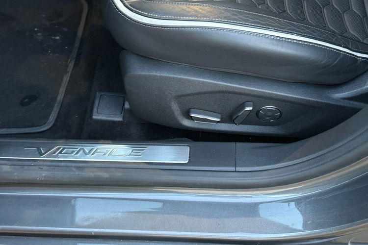 Ford Mondeo Vignale 2.0 benzyna 241 KM Europa zdjęcie 21