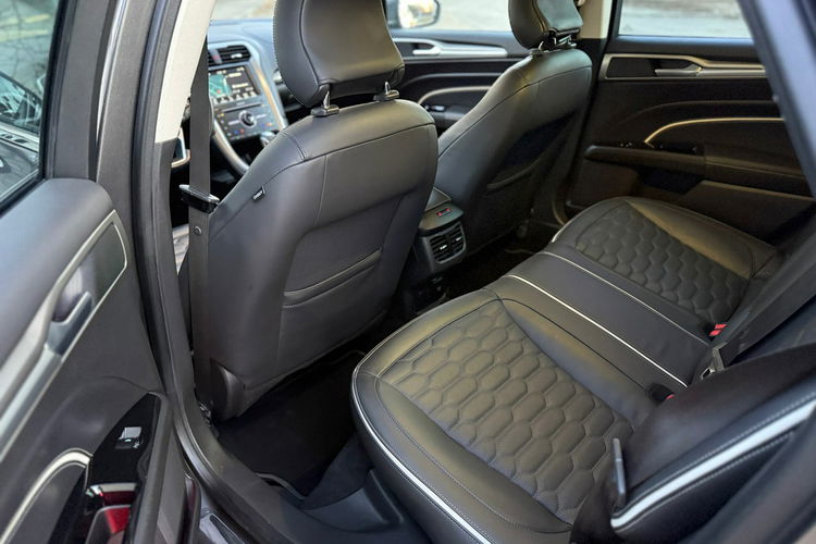 Ford Mondeo Vignale 2.0 benzyna 241 KM Europa zdjęcie 22