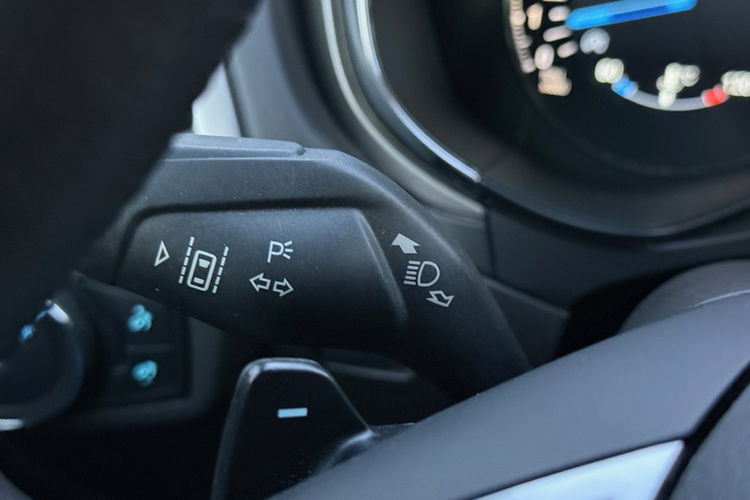 Ford Mondeo Vignale 2.0 benzyna 241 KM Europa zdjęcie 26