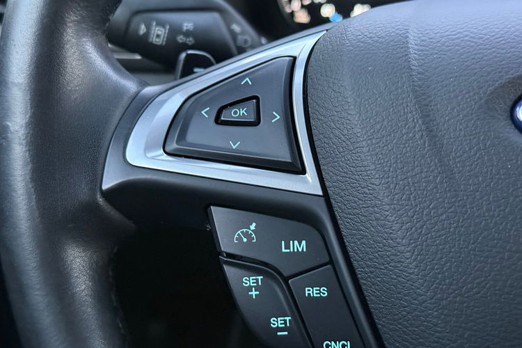 Ford Mondeo Vignale 2.0 benzyna 241 KM Europa zdjęcie 27