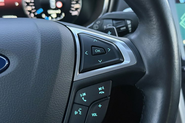 Ford Mondeo Vignale 2.0 benzyna 241 KM Europa zdjęcie 28