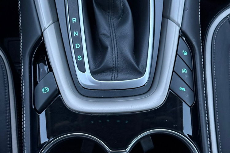 Ford Mondeo Vignale 2.0 benzyna 241 KM Europa zdjęcie 33