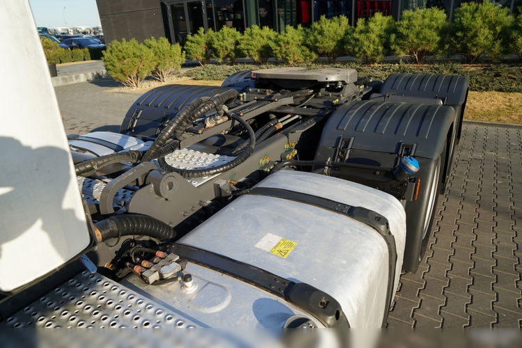 Scania R 650 / V8 / 6x4 / HYDRAULIKA /  DMC: 100.000 KG / KLIMA POSTOJOWA / 3 OSIOWY CIĄGNIK SIODŁOWY / OPONY 100%  zdjęcie 12