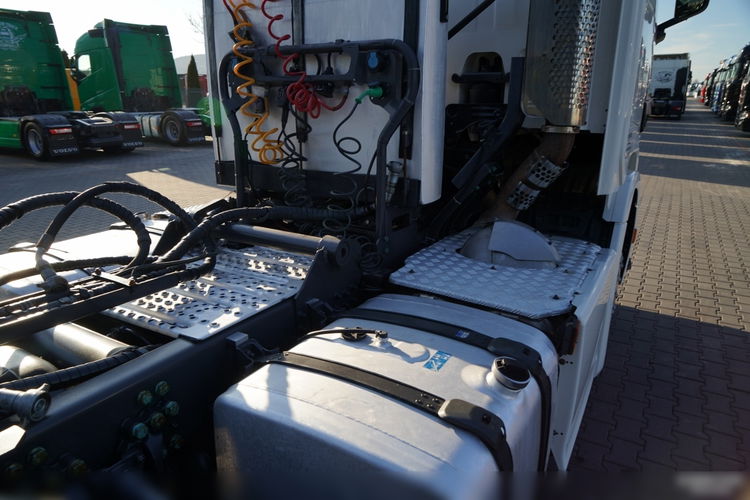 Scania R 650 / V8 / 6x4 / HYDRAULIKA /  DMC: 100.000 KG / KLIMA POSTOJOWA / 3 OSIOWY CIĄGNIK SIODŁOWY / OPONY 100%  zdjęcie 21