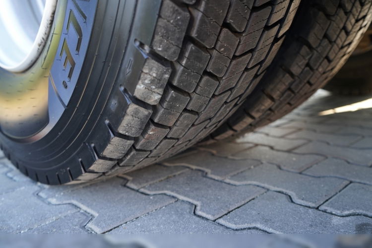 Scania R 650 / V8 / 6x4 / HYDRAULIKA /  DMC: 100.000 KG / KLIMA POSTOJOWA / 3 OSIOWY CIĄGNIK SIODŁOWY / OPONY 100%  zdjęcie 27