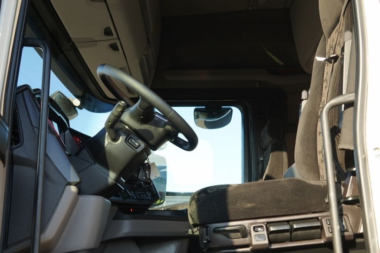 Scania R 650 / V8 / 6x4 / HYDRAULIKA /  DMC: 100.000 KG / KLIMA POSTOJOWA / 3 OSIOWY CIĄGNIK SIODŁOWY / OPONY 100%  zdjęcie 30