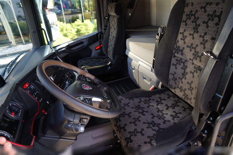 Scania R 650 / V8 / 6x4 / HYDRAULIKA /  DMC: 100.000 KG / KLIMA POSTOJOWA / 3 OSIOWY CIĄGNIK SIODŁOWY / OPONY 100%  zdjęcie 31
