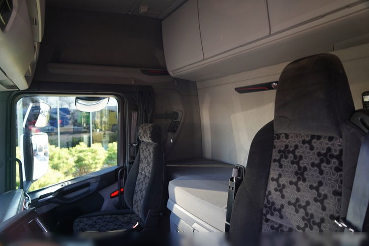 Scania R 650 / V8 / 6x4 / HYDRAULIKA /  DMC: 100.000 KG / KLIMA POSTOJOWA / 3 OSIOWY CIĄGNIK SIODŁOWY / OPONY 100%  zdjęcie 32