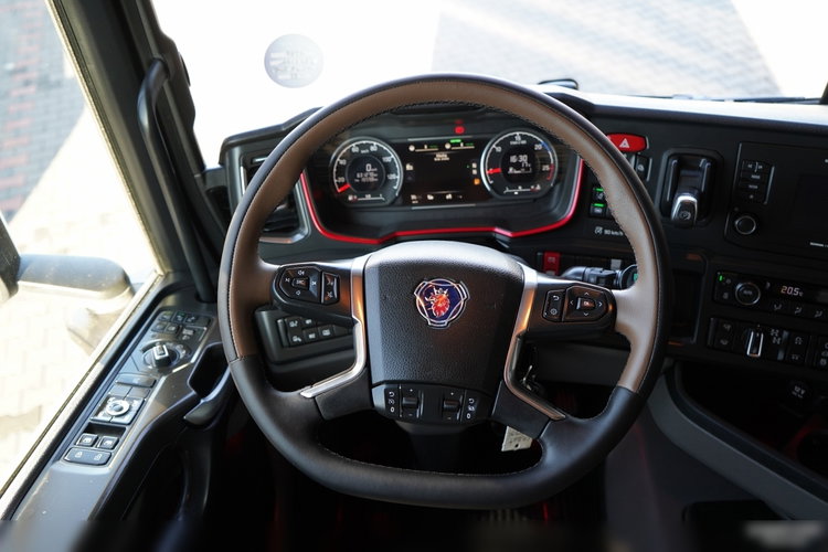 Scania R 650 / V8 / 6x4 / HYDRAULIKA /  DMC: 100.000 KG / KLIMA POSTOJOWA / 3 OSIOWY CIĄGNIK SIODŁOWY / OPONY 100%  zdjęcie 35