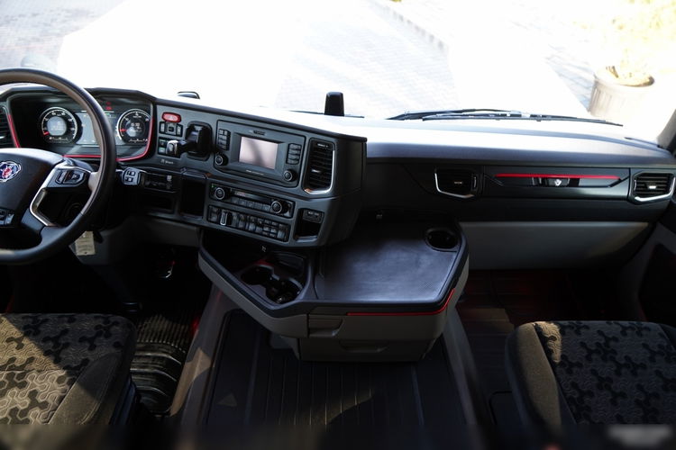 Scania R 650 / V8 / 6x4 / HYDRAULIKA /  DMC: 100.000 KG / KLIMA POSTOJOWA / 3 OSIOWY CIĄGNIK SIODŁOWY / OPONY 100%  zdjęcie 37