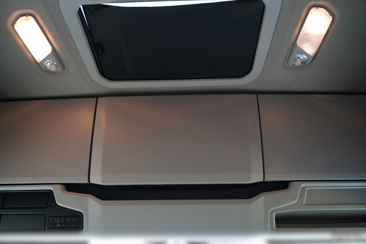 Scania R 650 / V8 / 6x4 / HYDRAULIKA /  DMC: 100.000 KG / KLIMA POSTOJOWA / 3 OSIOWY CIĄGNIK SIODŁOWY / OPONY 100%  zdjęcie 40