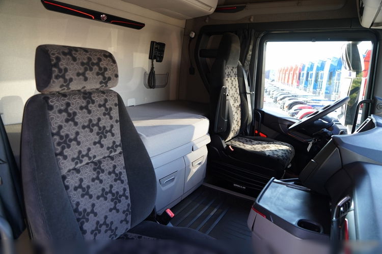 Scania R 650 / V8 / 6x4 / HYDRAULIKA /  DMC: 100.000 KG / KLIMA POSTOJOWA / 3 OSIOWY CIĄGNIK SIODŁOWY / OPONY 100%  zdjęcie 41