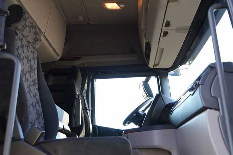 Scania R 650 / V8 / 6x4 / HYDRAULIKA /  DMC: 100.000 KG / KLIMA POSTOJOWA / 3 OSIOWY CIĄGNIK SIODŁOWY / OPONY 100%  zdjęcie 42