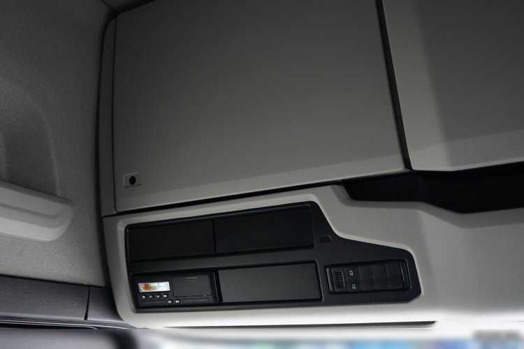 Scania S 500 / RETARDER / KLIMA POSTOJOWA / CAŁA NA PODUSZKACH / OPONY 100% zdjęcie 32