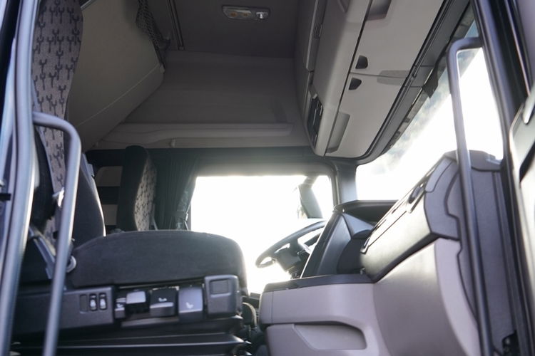 Scania S 500 / RETARDER / KLIMA POSTOJOWA / CAŁA NA PODUSZKACH / OPONY 100% zdjęcie 35