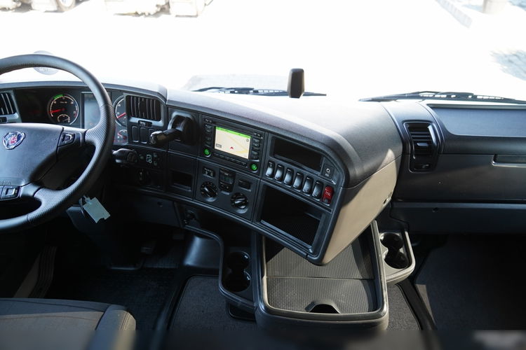 Scania R 450 / RETARDER / PEŁNY ADR /  CROWN  EDITION STREAMLINE  /  KLIMA POSTOJOWA / ALUFELGI  zdjęcie 31