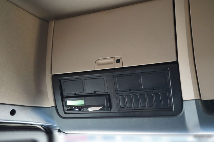 Scania R 450 / RETARDER / PEŁNY ADR /  CROWN  EDITION STREAMLINE  /  KLIMA POSTOJOWA / ALUFELGI  zdjęcie 33