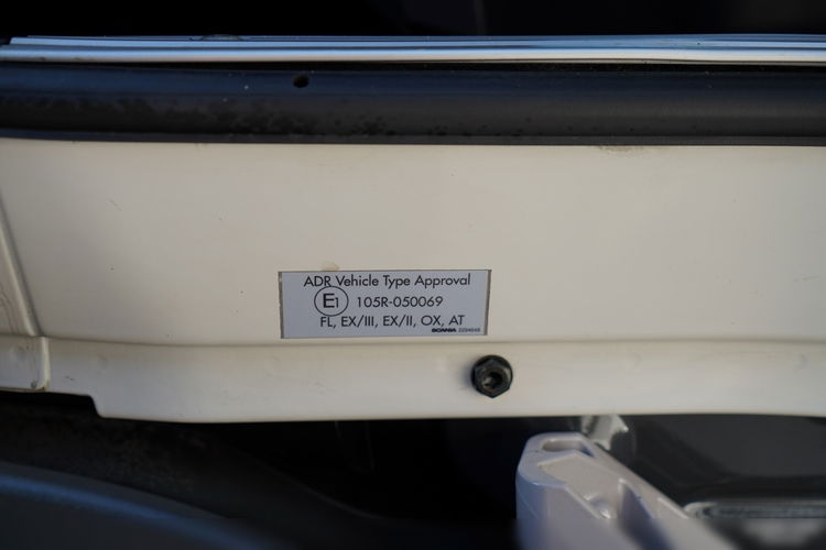 Scania R 450 / RETARDER / PEŁNY ADR /  CROWN  EDITION STREAMLINE  /  KLIMA POSTOJOWA / ALUFELGI  zdjęcie 39