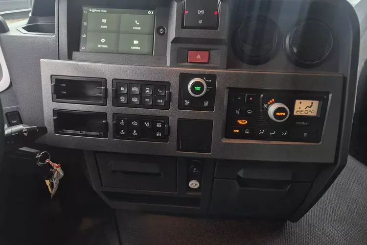 Renault T480 zdjęcie 24