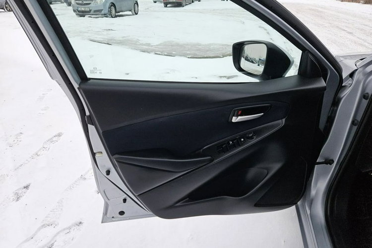Mazda 2 1,5 SKYACTIV nawigacja klimatyzacja zarejestrowana zdjęcie 12