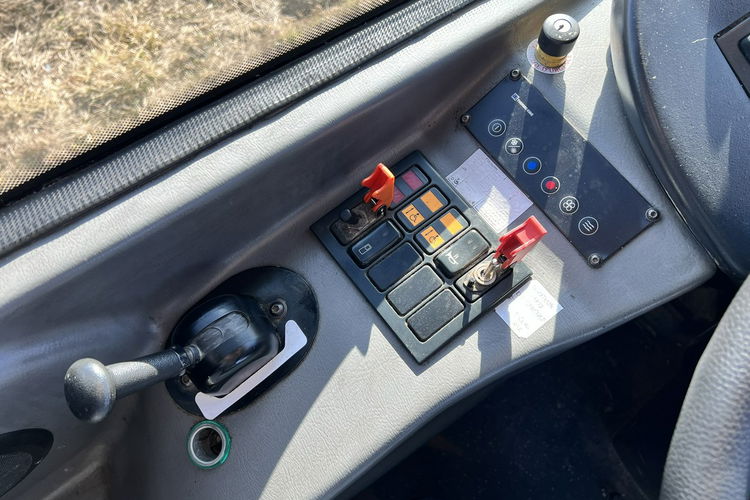 CARRIER A91164E3 , PODMIEJSKI , SZKOLNY AUTOBUS MAN CARRIER A91, szkolny 63 miejsc, Klima, Winda dla inwalidów zdjęcie 19