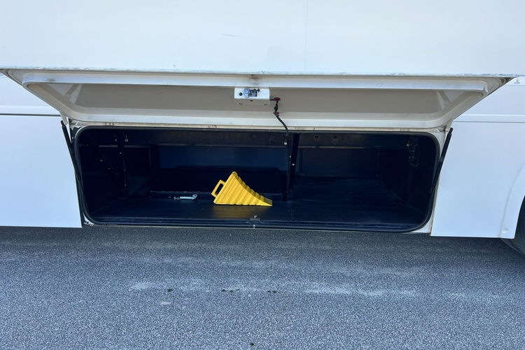 CARRIER A91164E3 , PODMIEJSKI , SZKOLNY AUTOBUS MAN CARRIER A91, szkolny 63 miejsc, Klima, Winda dla inwalidów zdjęcie 23