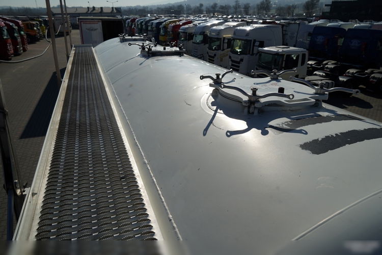 Feldbinder / CEMENTONACZEPA / 3 KOMORY / 37 000 L / SILOS / DO MATERIAŁÓW SYPKICH / OŚ PODNOSZONA / SAF / ALUFELGI zdjęcie 18