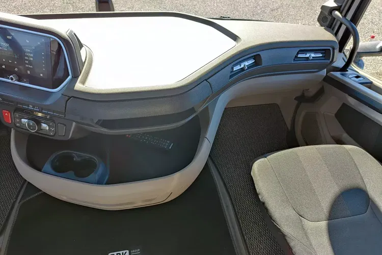 DAF XG 480 / EURO 6 / TV / BOGATE WYPOSAŻENIE / AUTOMAT / zdjęcie 37